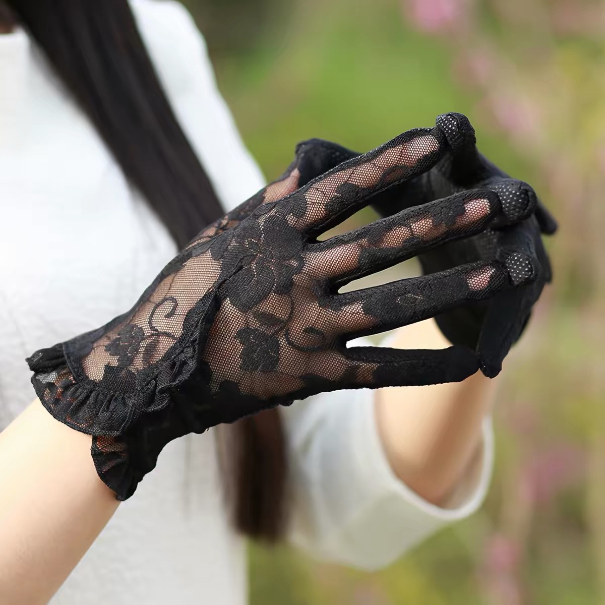 Ruffle Gloves 🩰