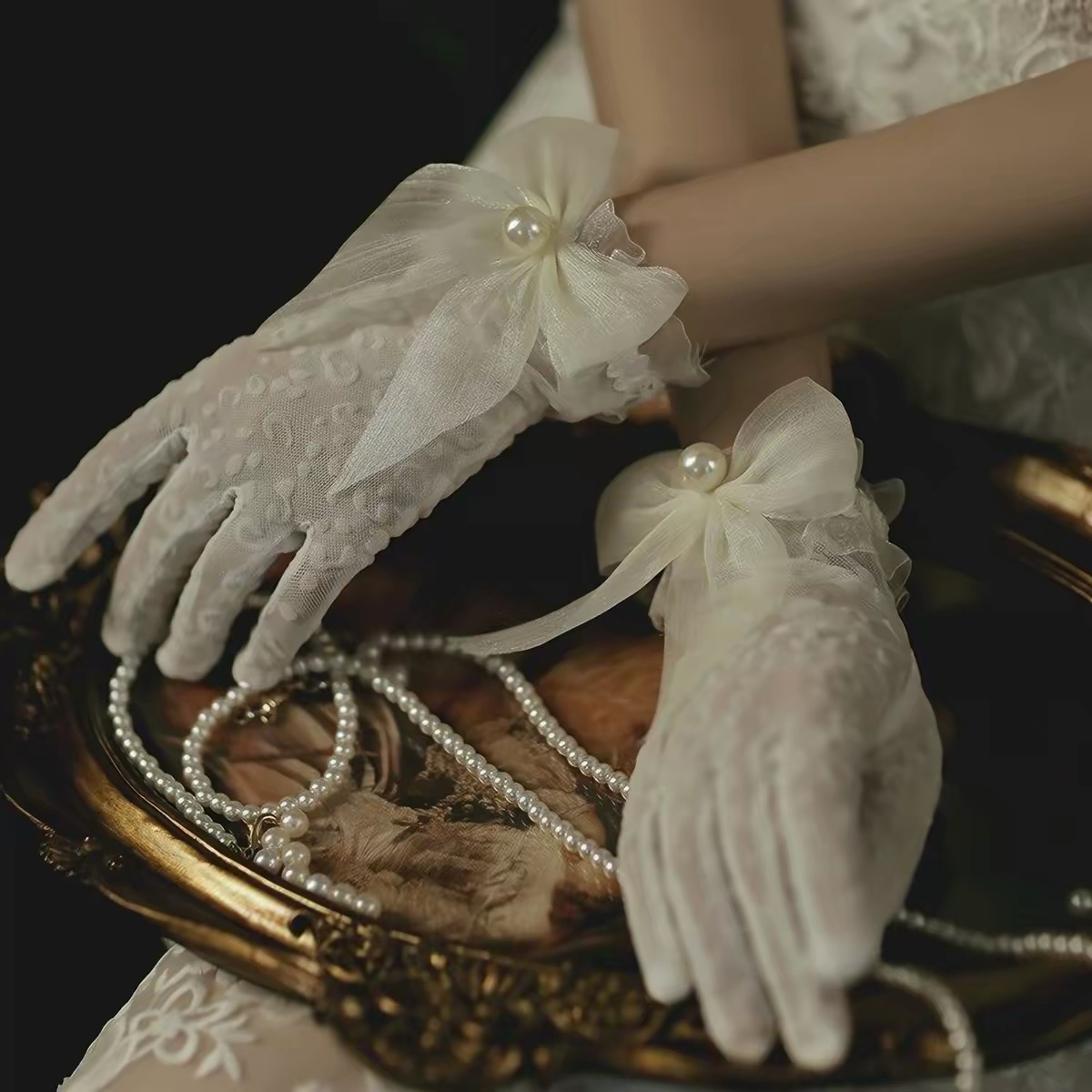 Pearl Gloves 🦪