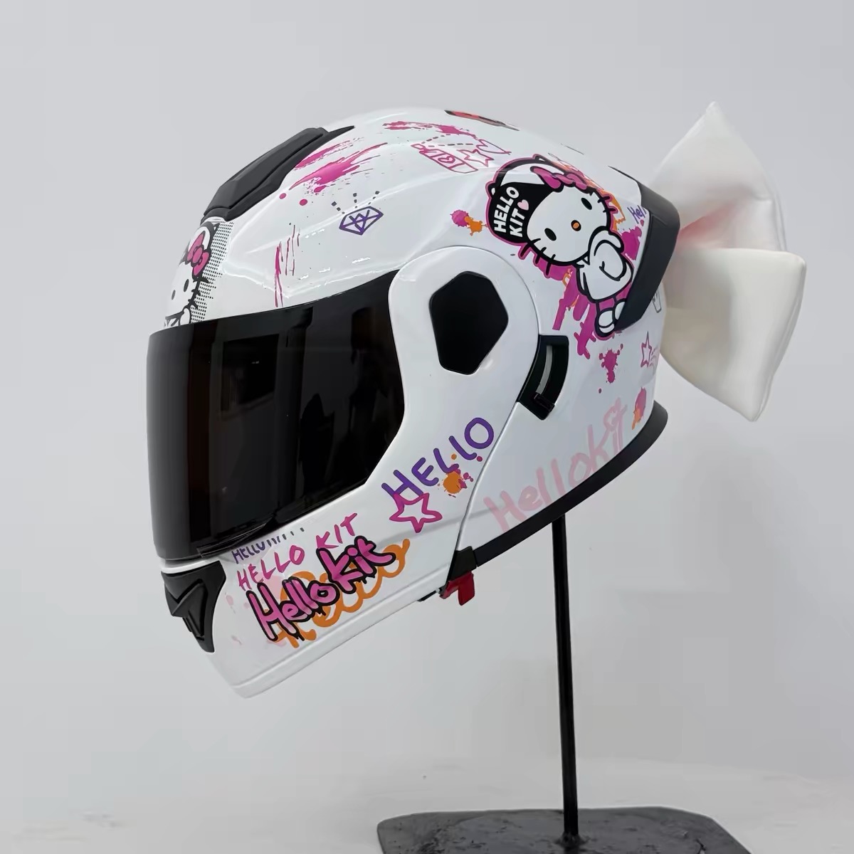 Cartoon Helmets 🧸